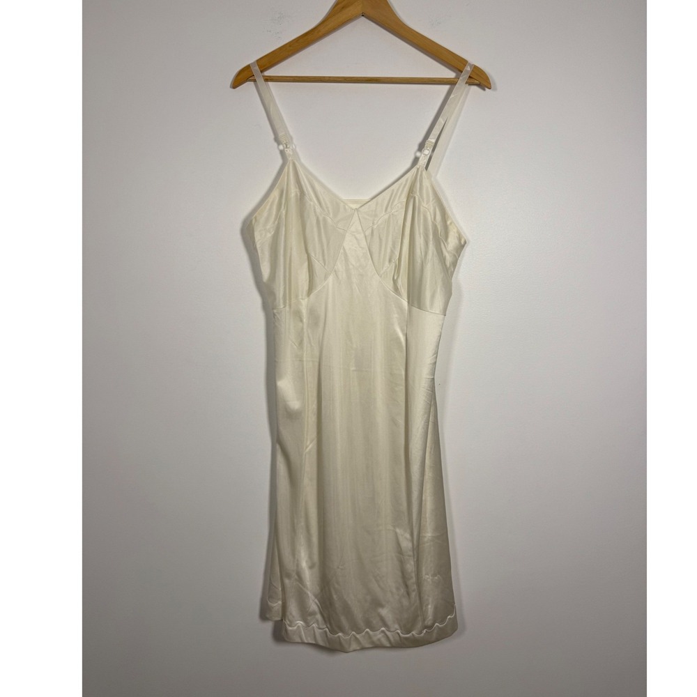 Vintage Sears Women Size 38 Full Slip Dress Cream Antron III Nylon Scalloped Hem
